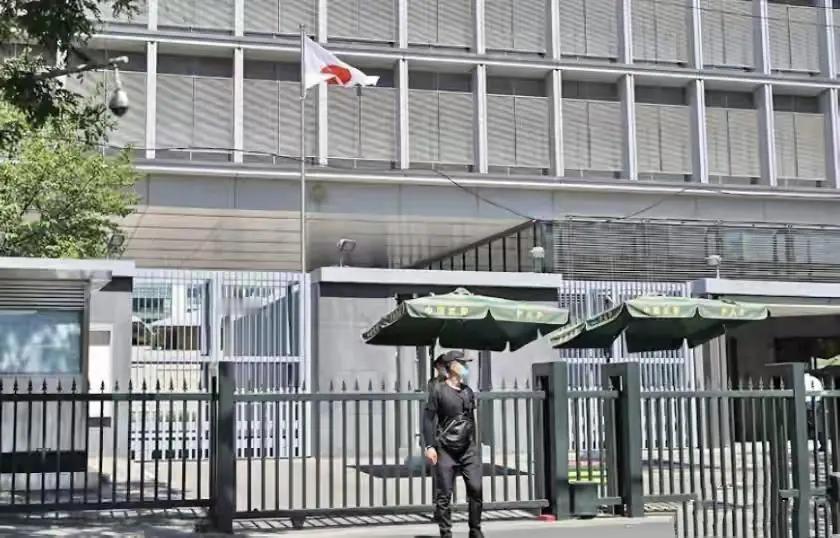 不战而屈人之兵！中国“不下场，但下手了”战略完胜，日本稀土被卡、汽车市场暴跌，还