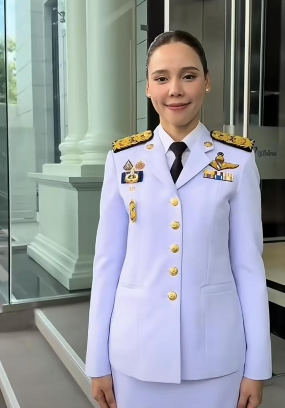 一直在关注泰国新总理阿努廷组建的新内阁成员，尤其文化部长一职，更是想知道会是谁。