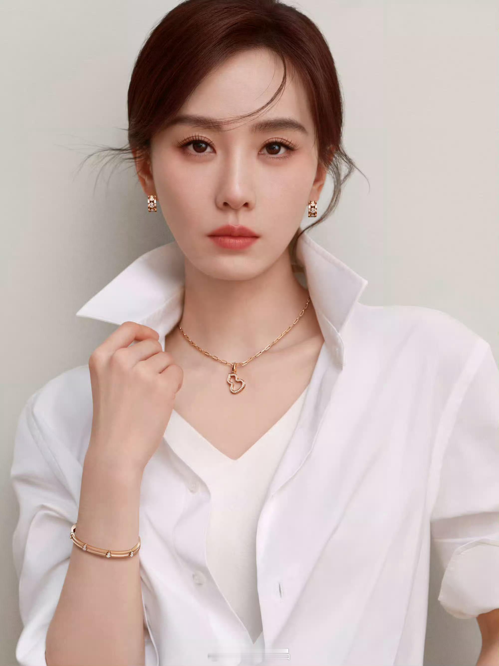 刘诗诗这张脸内娱独一份。太权威了，气质太夯了