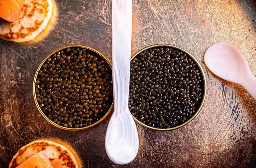 世界十大最贵美食在美食的世界里，有些珍馐因稀缺的产地、严苛的采集条件、漫长的