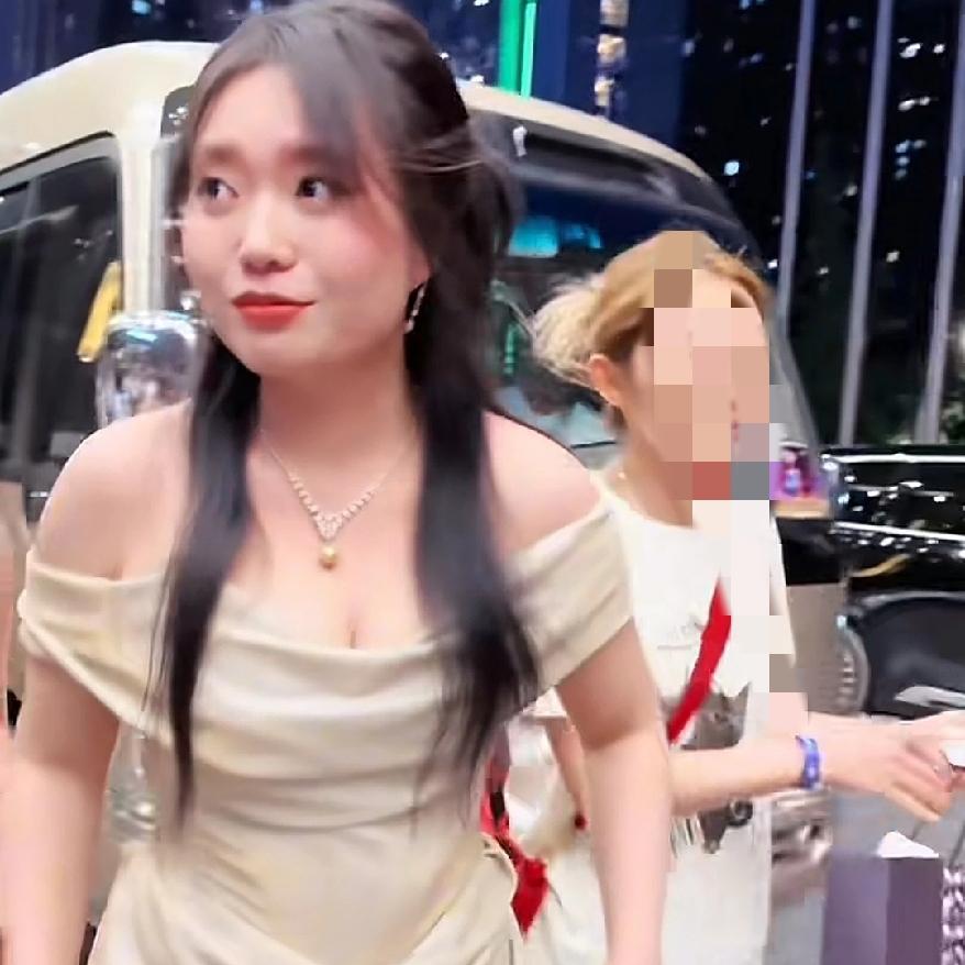 哎呦我天真的是娱乐圈无丑女啊这是李雪琴？真的惊呆我了，她瘦这么多了吗？穿礼服