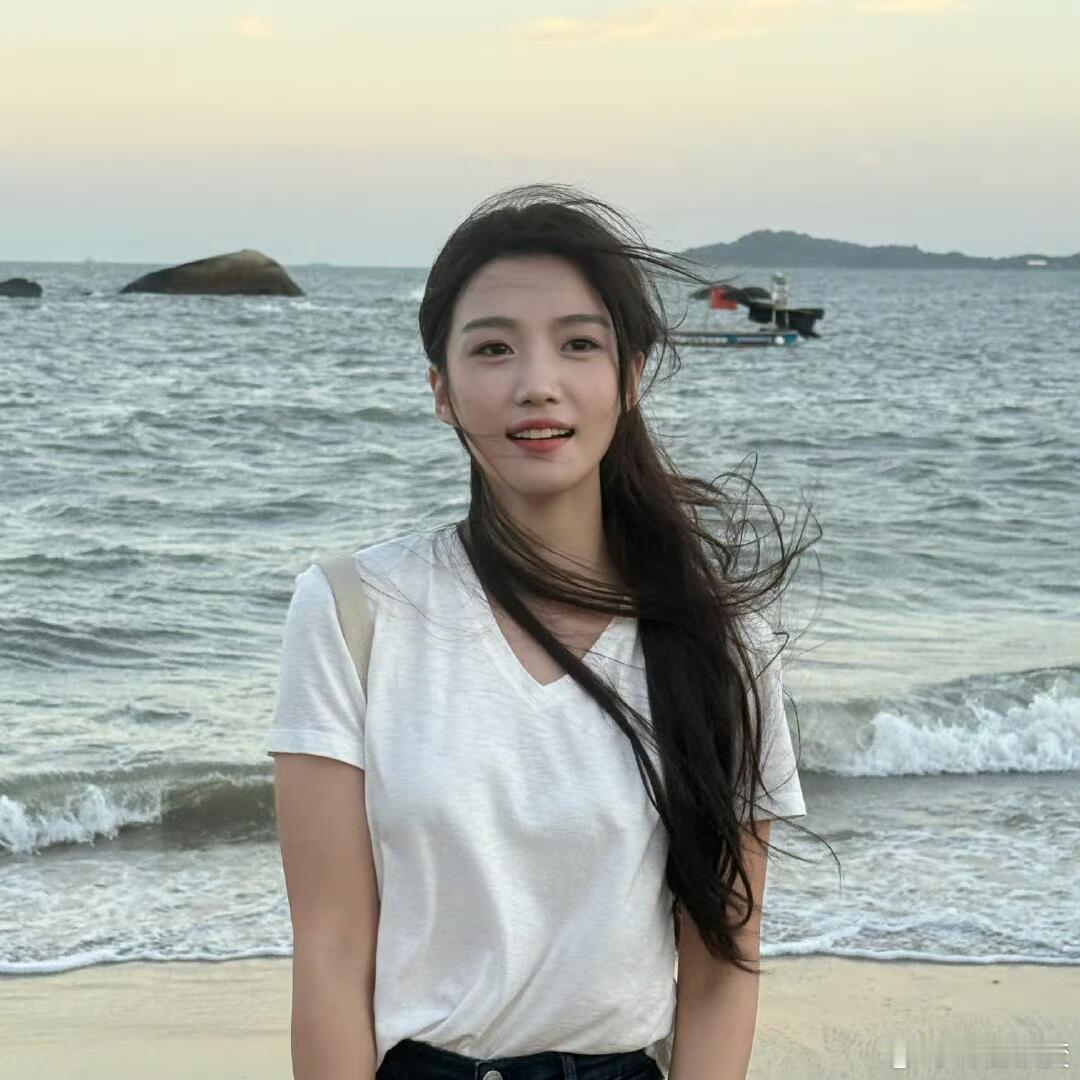 卢昱晓WeChat头像(˝ᗢ̈˝)噜噜晓该换头像啦卢昱晓｜