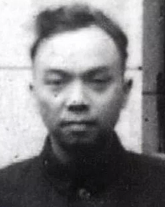 1949年，地下党被判死刑，临行刑前去上厕所，看守意味深长地说：“早去早回”，地