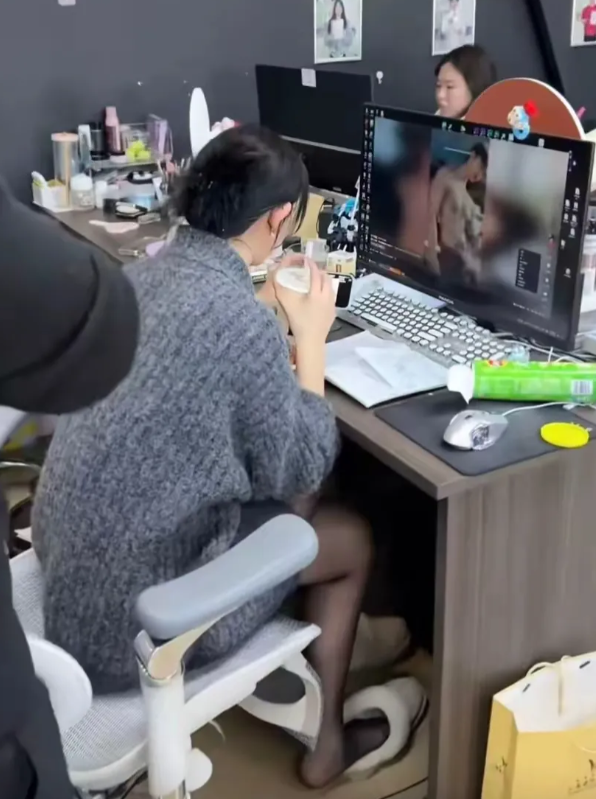 这员工不能留……估计适合当秘书！你们觉得呢？