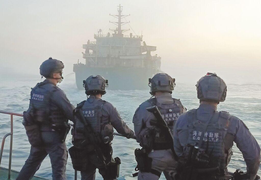 台湾资深媒体人林公正引述英国军事学者分析指出，大陆对台早已摒弃传统战争思维，不再