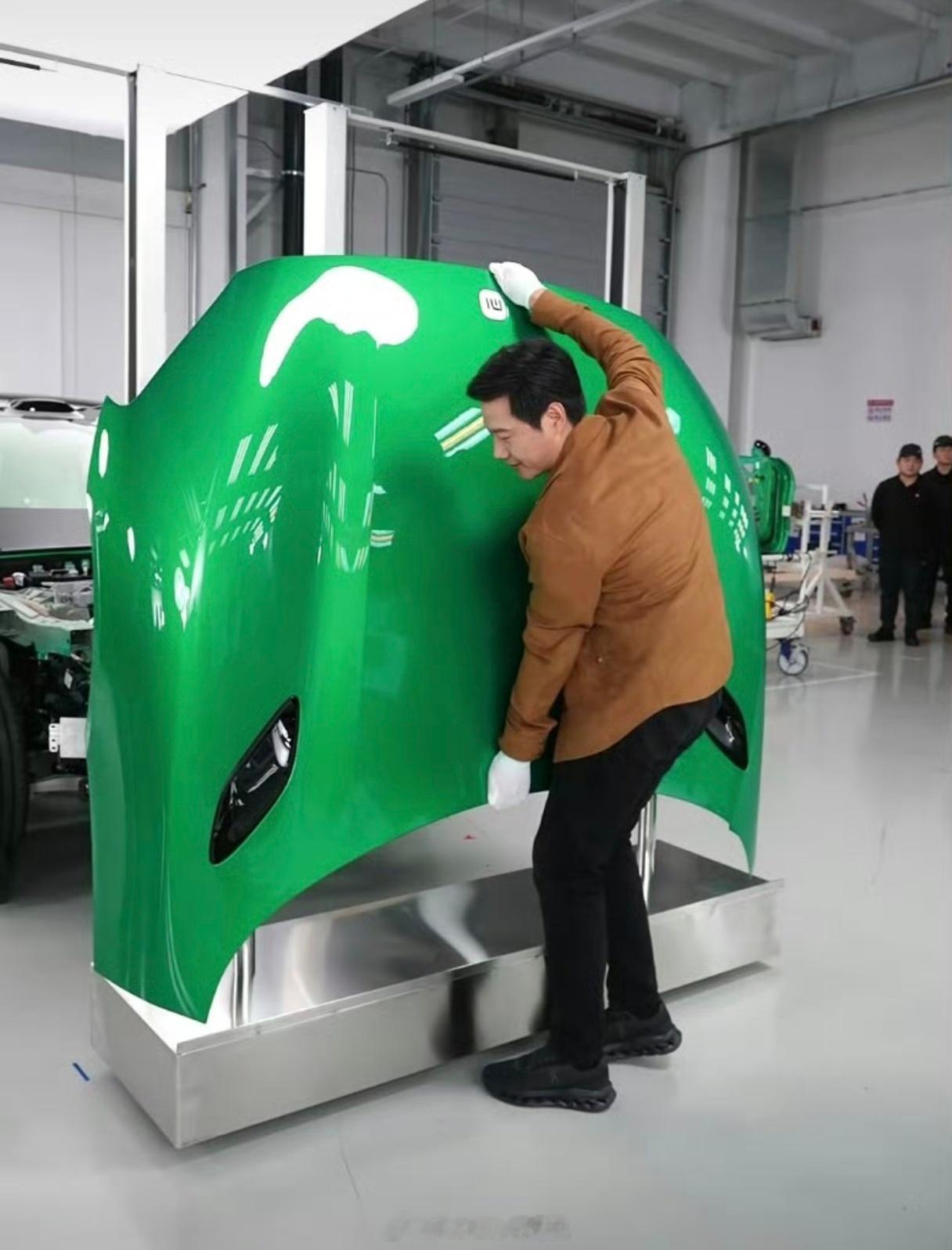 小米硬核拆车背后的产业坚守车企直播拆车，甚至是车企老大带高管一起拆车，你们之前看