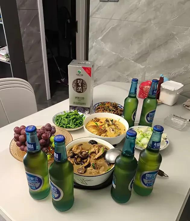 喝这种啤酒的家庭，应该在中产以下了！