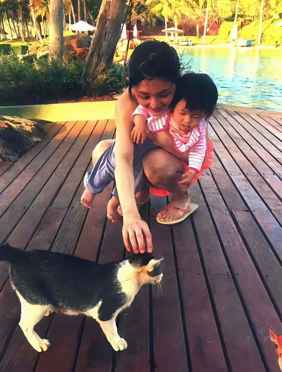 要记着妈妈啊，她那么爱你们。