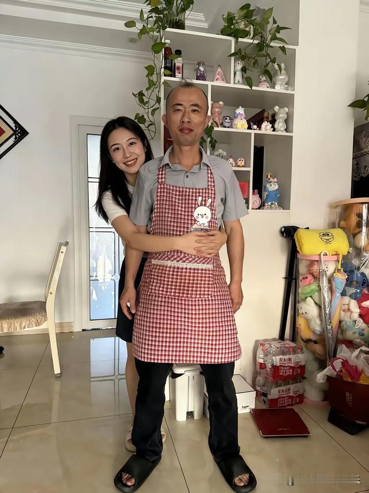 不怪大叔一脸幸福，换谁都一样