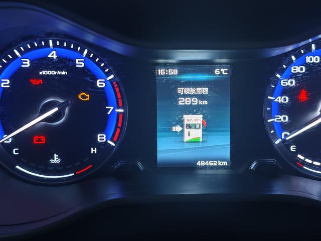 最近的油价下降的比较厉害现在是标准油价，应该是在7块一升左右。我加的是小加油站