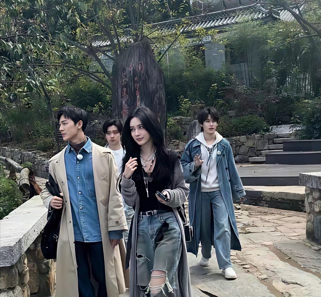 孟子义到底有多高啊我的妈，这身材比例也太绝了，路拍都这么顶……