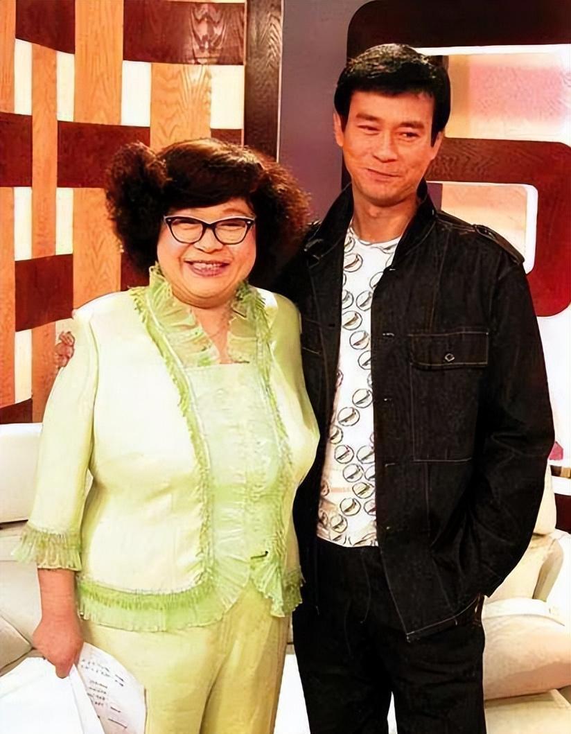 2008年，沈殿霞在奄奄一息之际突然清醒过来，女儿郑欣宜紧张地问她还有什么事情要