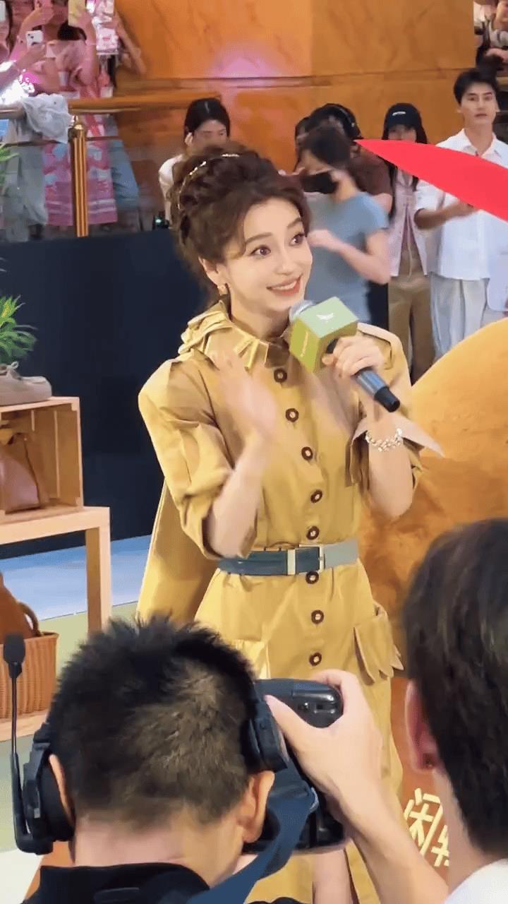 红蜻蜓穿成了高奢，Baby太美了[滑稽笑]她的脸应该填了，比以前饱满些了，只是