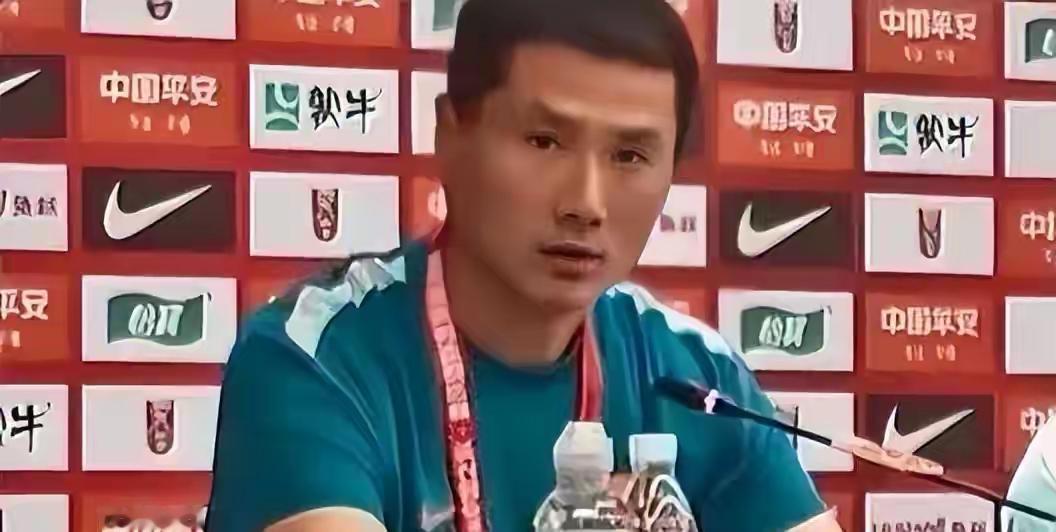 不比不知道，一比吓一跳。邵佳一和安东尼奥还不是一个级别邵佳一指导是国家队主教