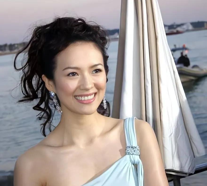 汪峰怎么也没有想到，这么高傲的章子怡居然会主动去拥抱比他还老的导演李安，还用英