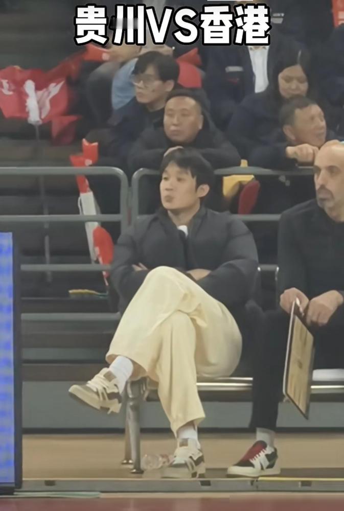 32岁的老板和30岁的主教练，年轻的贵州猛龙亮相NBL新赛季。在对阵香港金牛