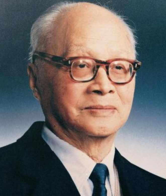 1960年，苏联违约，召回了在华科学家。临走时，一苏联专家悄悄告诫核研所：“你们