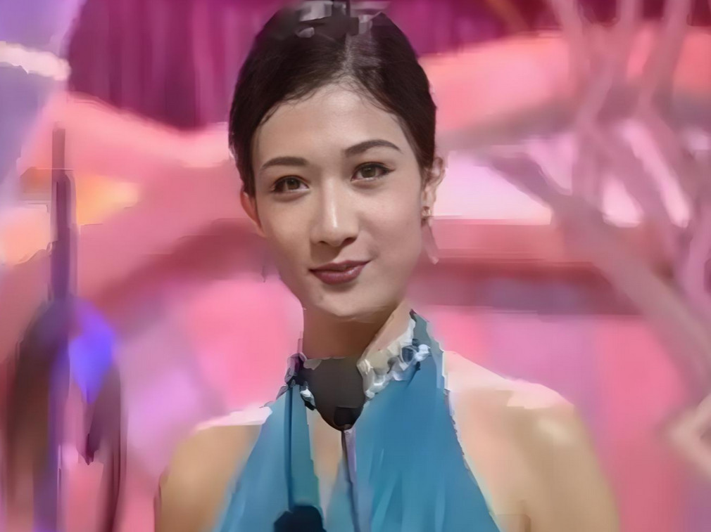 终于懂成龙当年为何犯错了。年轻时的吴绮莉青春靓丽，173cm的傲人身高，选美冠