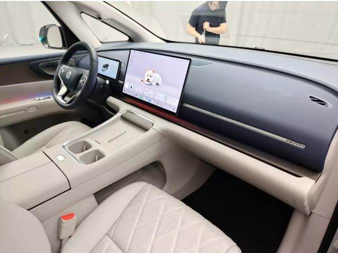 零跑凑热闹！全新旗舰MPV抢先看，车长超5.2米续航超700km零跑D99提供