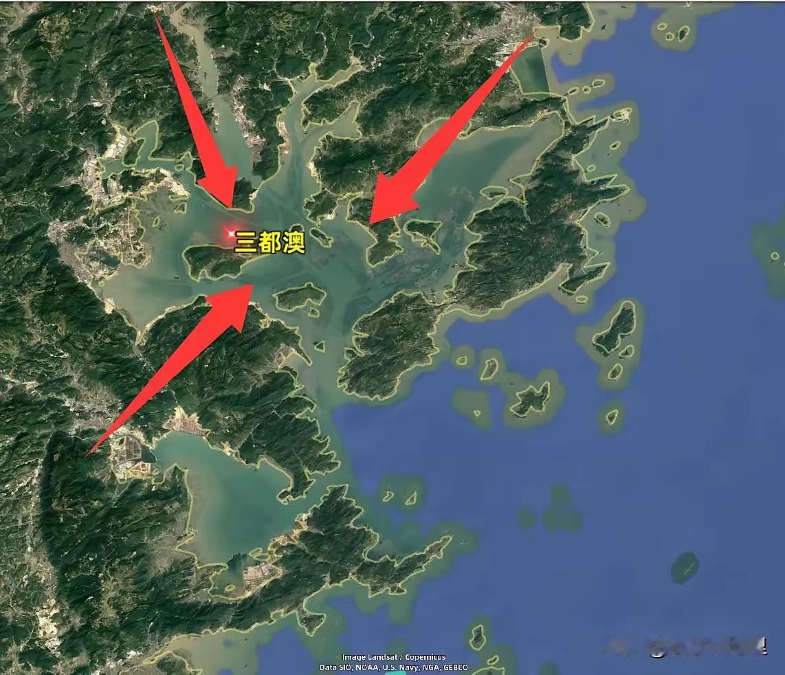 中国发现一个能停靠上百艘航母的深水港，位置太关键了！​你敢信吗？在咱们国家的东