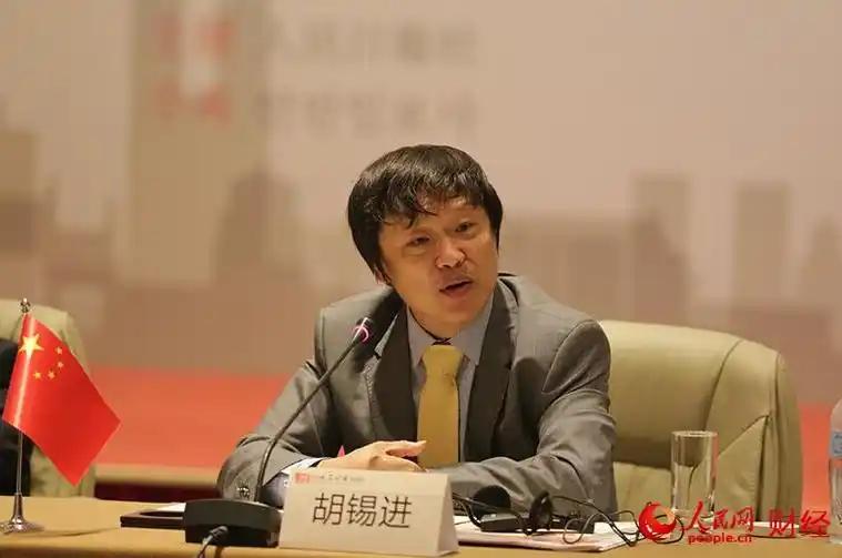 老胡和稀泥乎？偏爱老外乎？[捂脸哭][捂脸哭]果然不出好多人所料，老胡给上海女持人