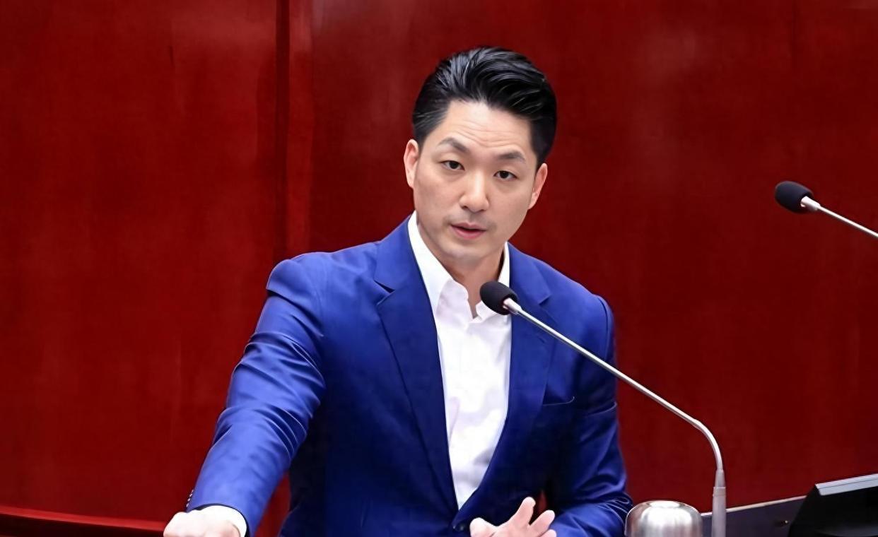 蓝营2026最大的母鸡是蒋万安，蓝营无人超越他。他是跨城市辅选大将，比如新北、宜