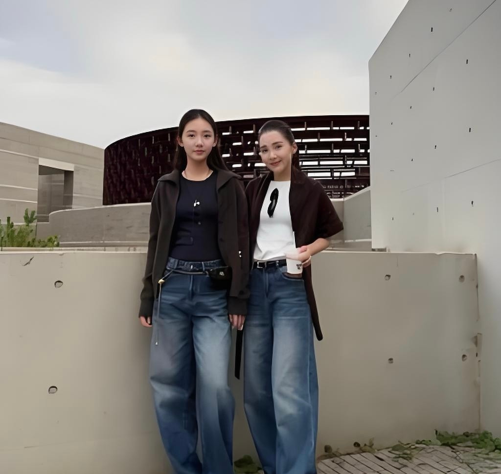 16岁的女儿，38岁的妈妈，这就是结婚早的好处呀