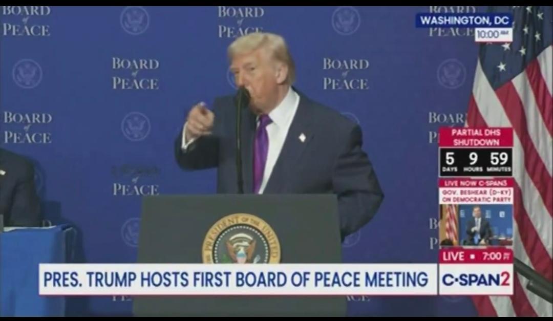 特朗普今天（北京时间2月20日）谈到中国军队：“我四月份要去中国……上次我去中国