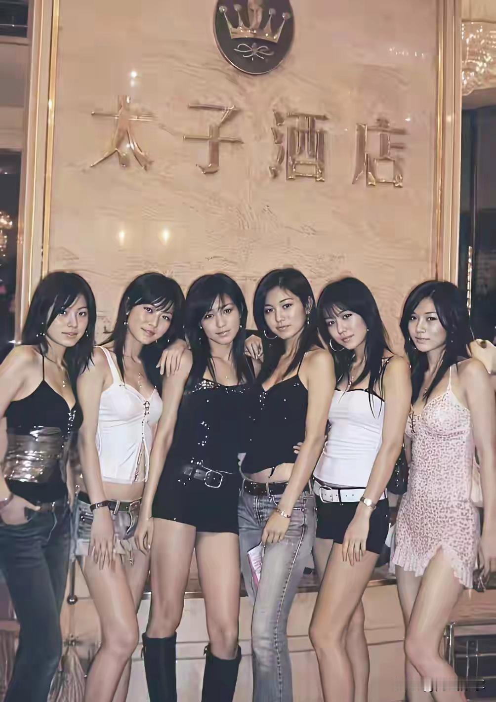 当年那些青春洋溢的小姐姐们，就像一阵风，吹过时光的长河后，各自有了不同的归宿。有