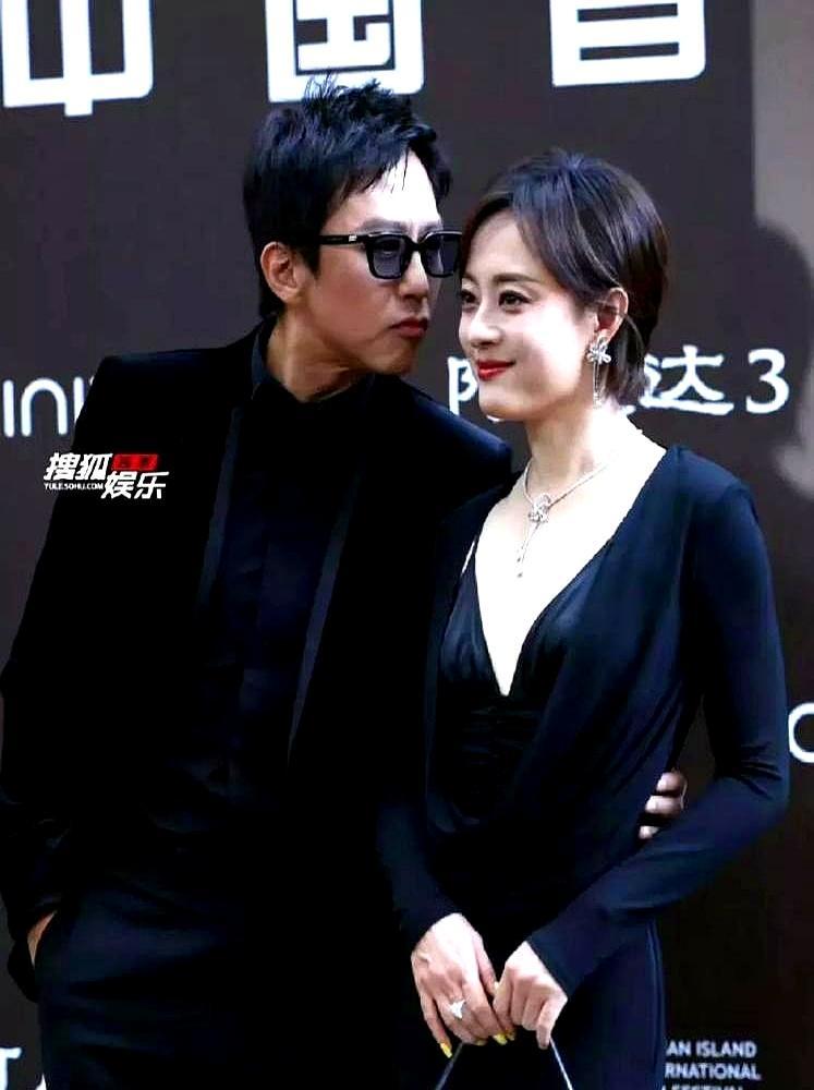 娘娘在闲鱼“捡破烂”，8年捐空上百个书包。你蹲点都抢不到那11块的香奈儿耳