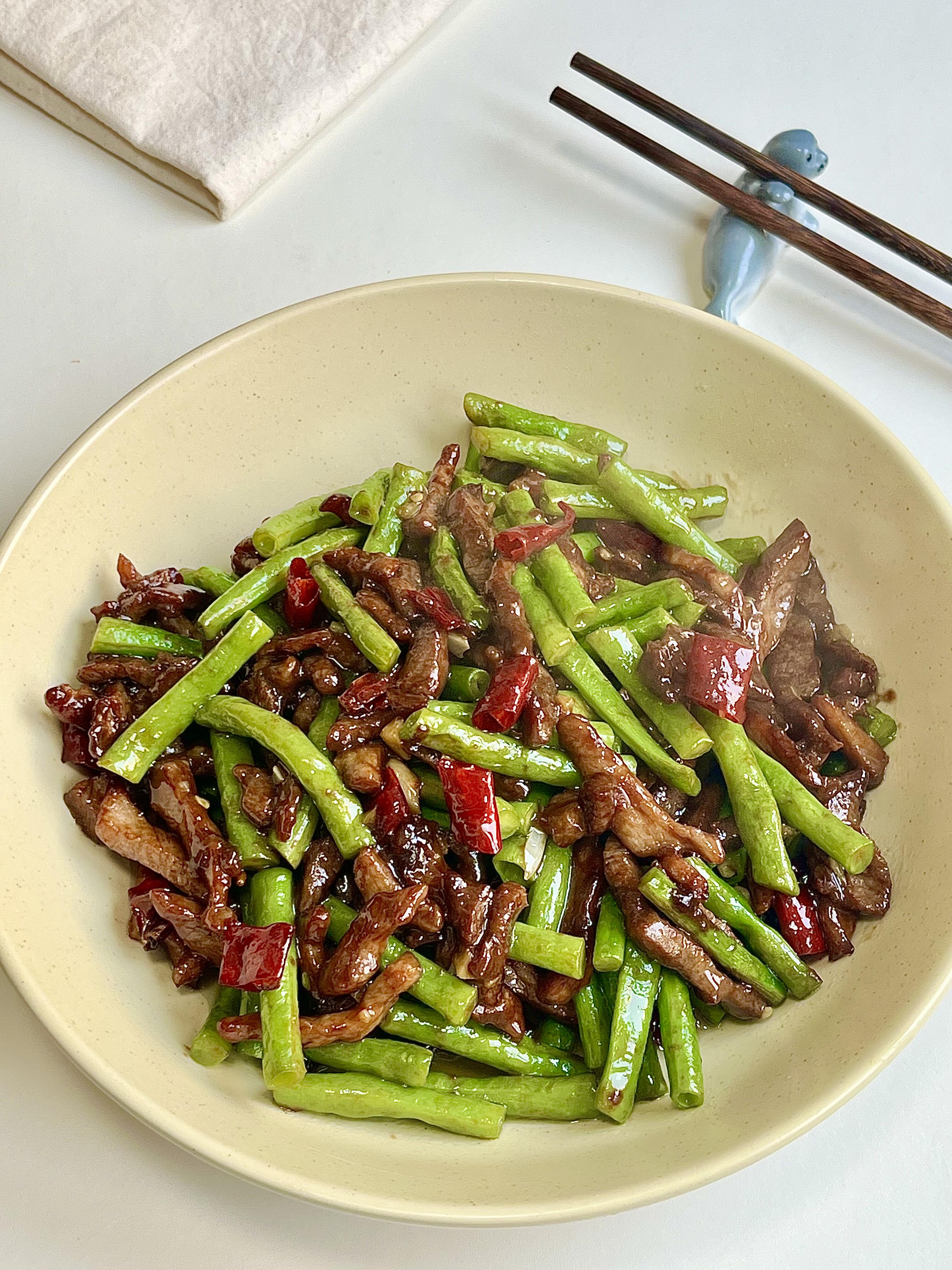 家常豇豆角炒肉｜鲜香入味，配米饭能炫两大碗家人们！最下饭的家常硬菜非它莫属——