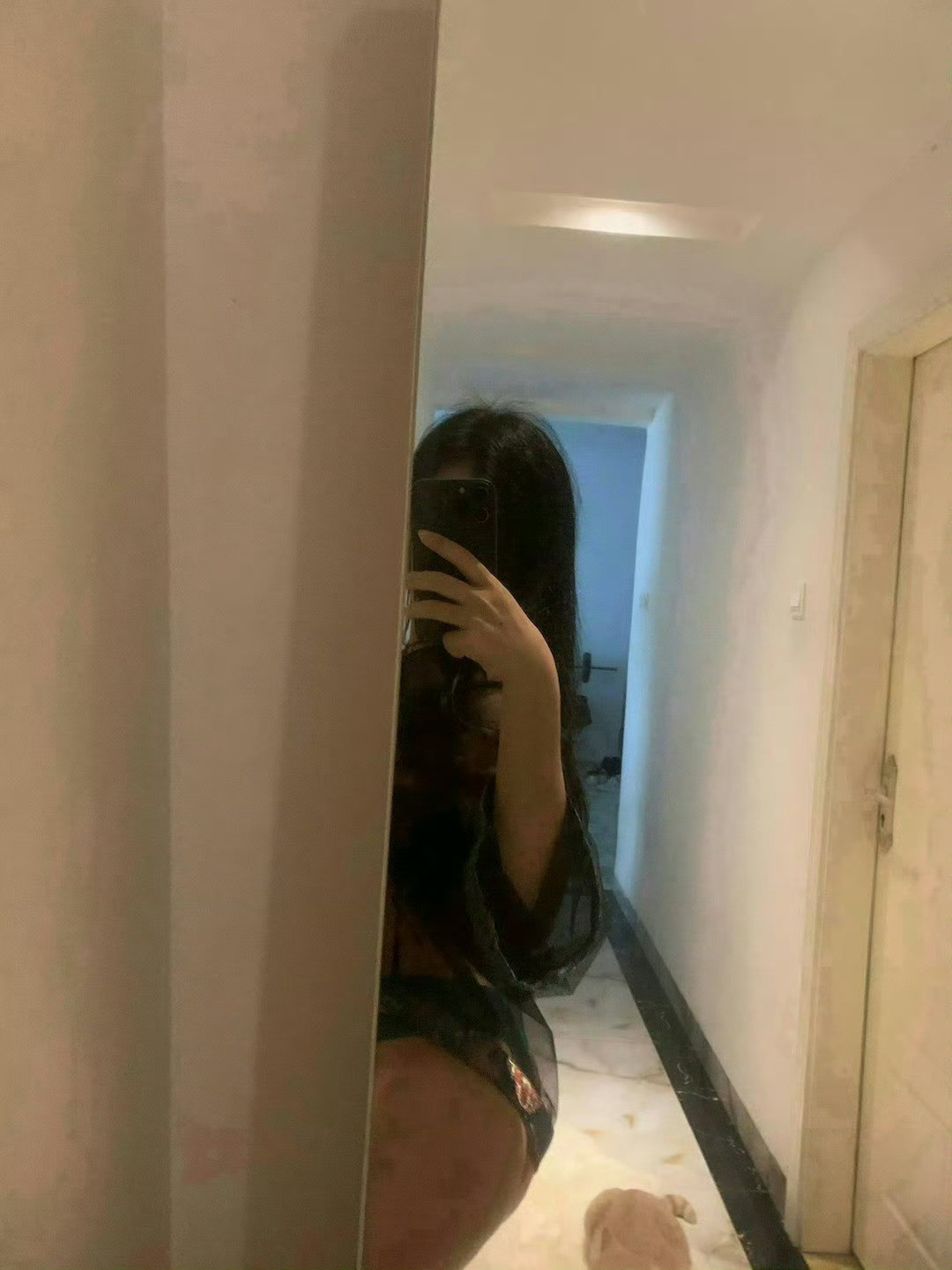 出轨的目的，就是想占便宜你说一个在婚内的人，出轨是为了出去找真爱，那真的是可笑的