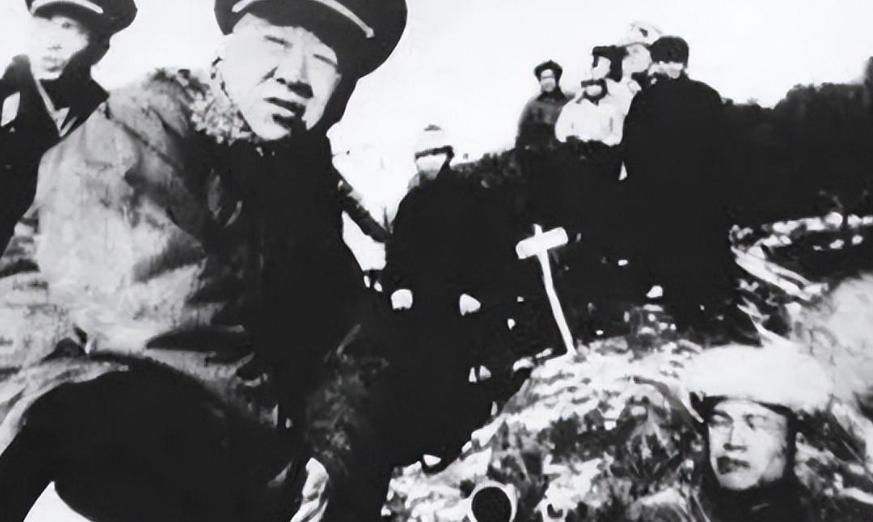 荒山野庙，老兵杀了三个匪寇，扒开衣服却呆住了：这伙人哪是土匪。故事的主人公叫昌