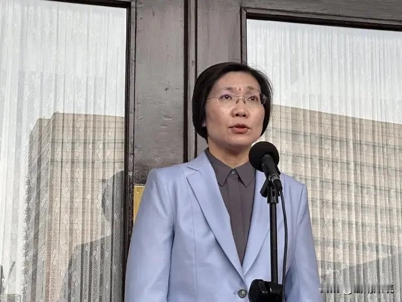 力挺徐欣莹会担心引发白营不满？蒋万安回应来了！就在10月15日，蒋万安与黄国昌同