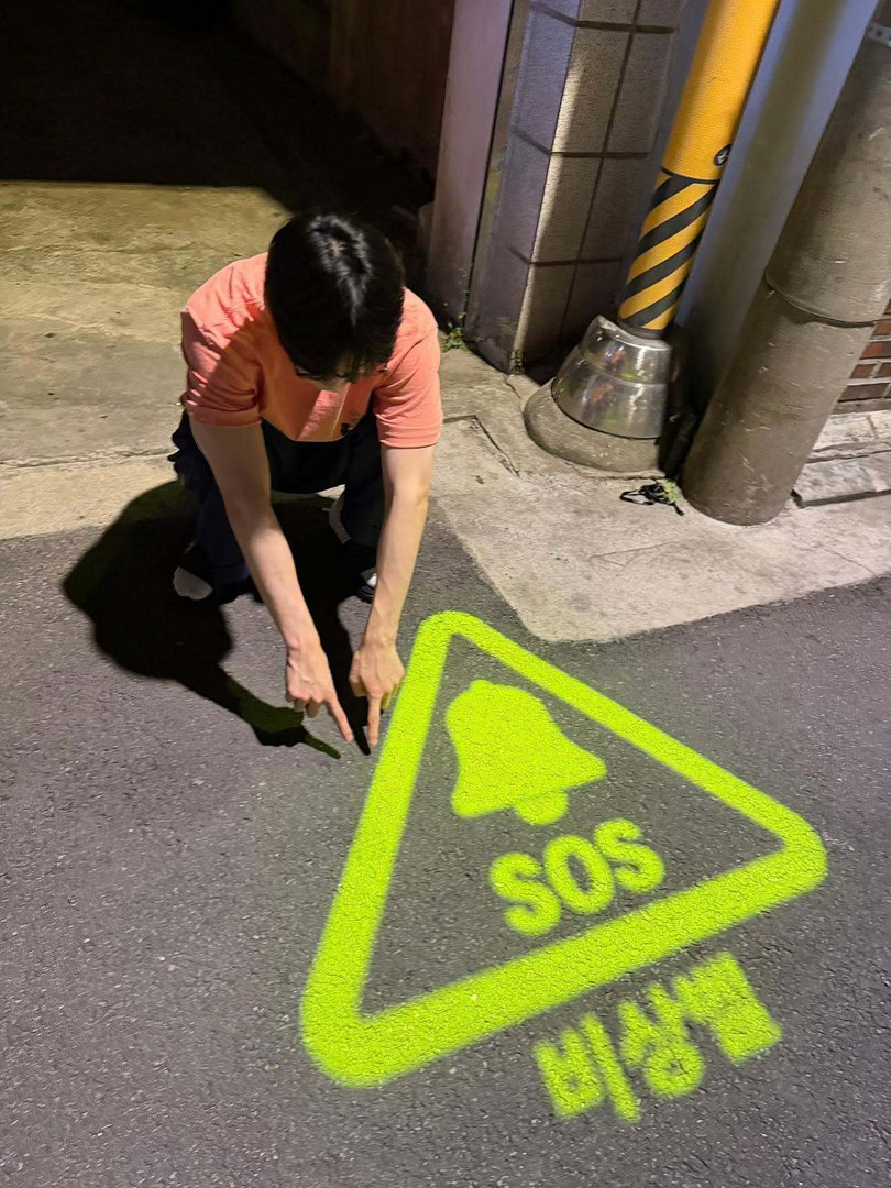 终于露脚了她的意思是她的尿也这么黄吗