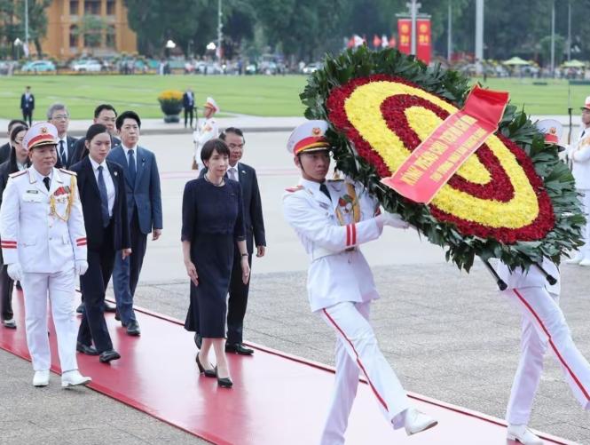 首相出访，委员长访华！日本自认双簧戏，却被我国冷处理连面子都不给  5月2