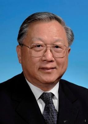 中国“两院院士”中，有一位传奇人物，他既是科学家，又是教育家，还曾掌管中国最高科