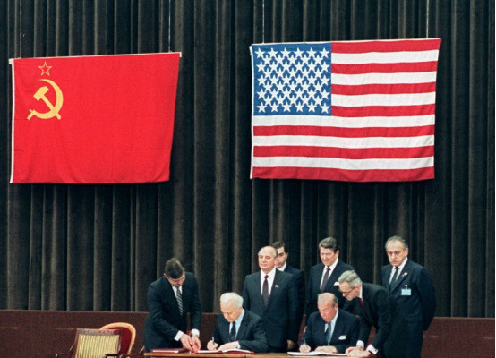 苏联解体给我们的教训太深刻了！曾经的超级大国说没就没了，我们中国可是看得明明白白