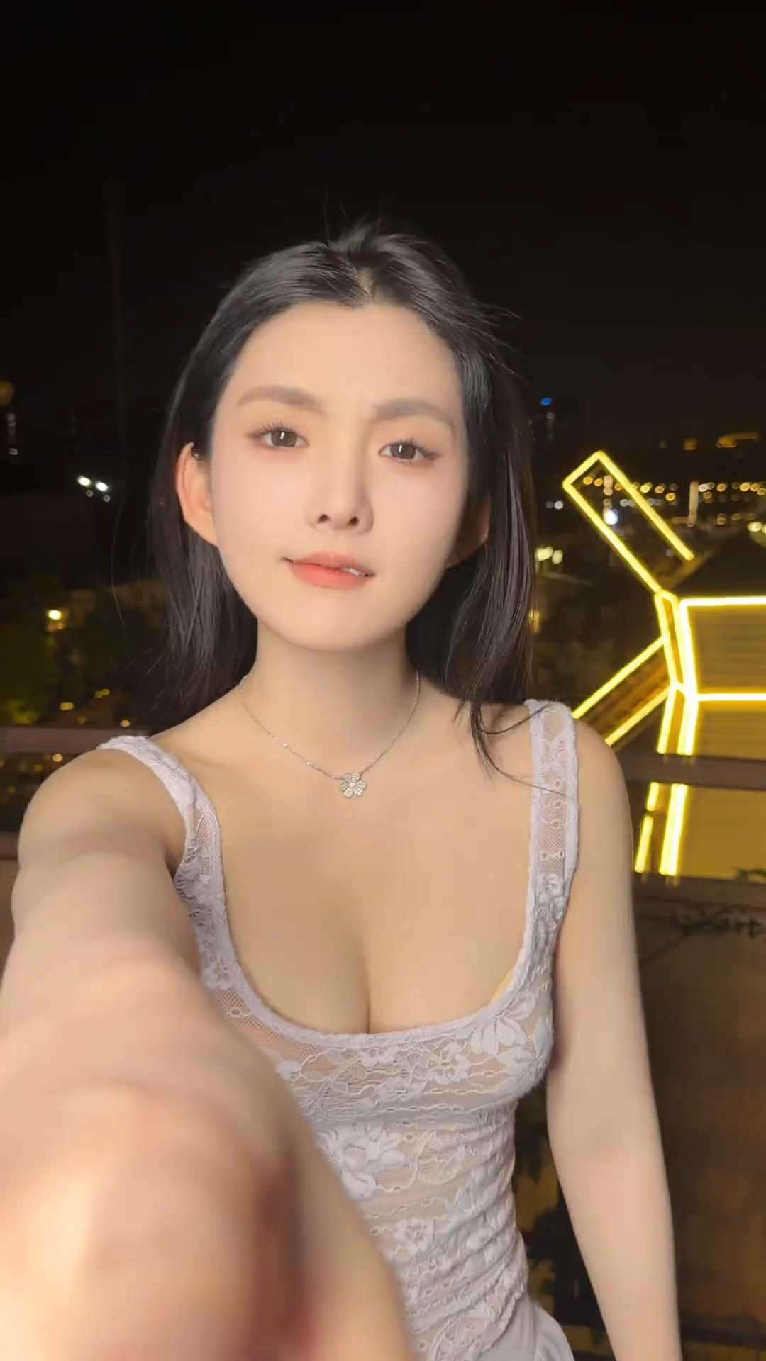 蕾丝衫，美女时尚穿搭。美女人像群高雅气质美女
