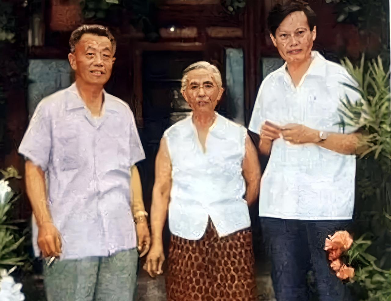 1963年杜聿明与妻子团圆，妻子告诉他关于蒋介石的两件事，令其悲愤不已！194