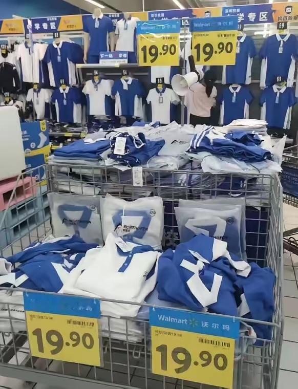 还是深圳老板们有办法，怪不得他们有钱呢，这脑子不服都不行，他们连校服生意都