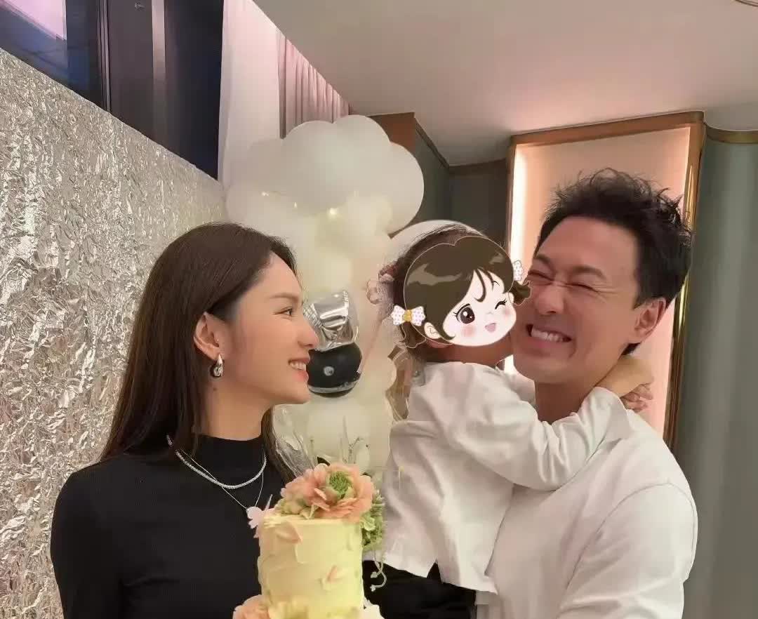演唱会没火，一个动作却火了，林峯自己都没想到会以这种方式登上热搜吧。看林峯演唱被