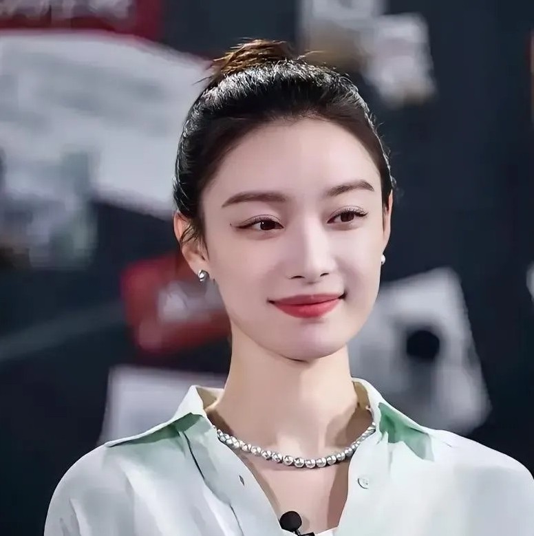 我发现做女人做到倪妮这份上这辈子都圆满了在《东极岛》的直播采访中董宇辉问倪