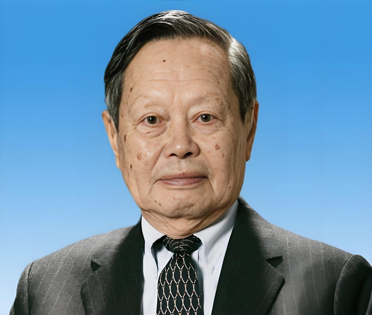 杨振宁先生前向清华大学捐赠了大量财物,其中包括房产等,具体情况如下:-捐