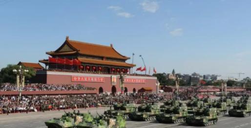 美国现在才明白，中国是天然的超级大国。现在美国国内其实也在反思，那就是美国以往的