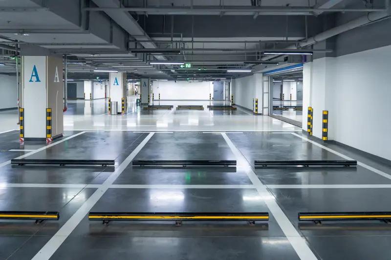 几万块一个都没人要？小区车位从“抢破头”到“没人理”！为什么现在的小区车位没