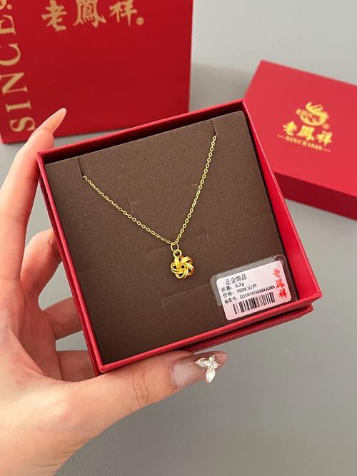 戏精上线！浙江女子“怀疑”男友偷吊坠，男友无奈报警，结局却让人笑出腹肌！话