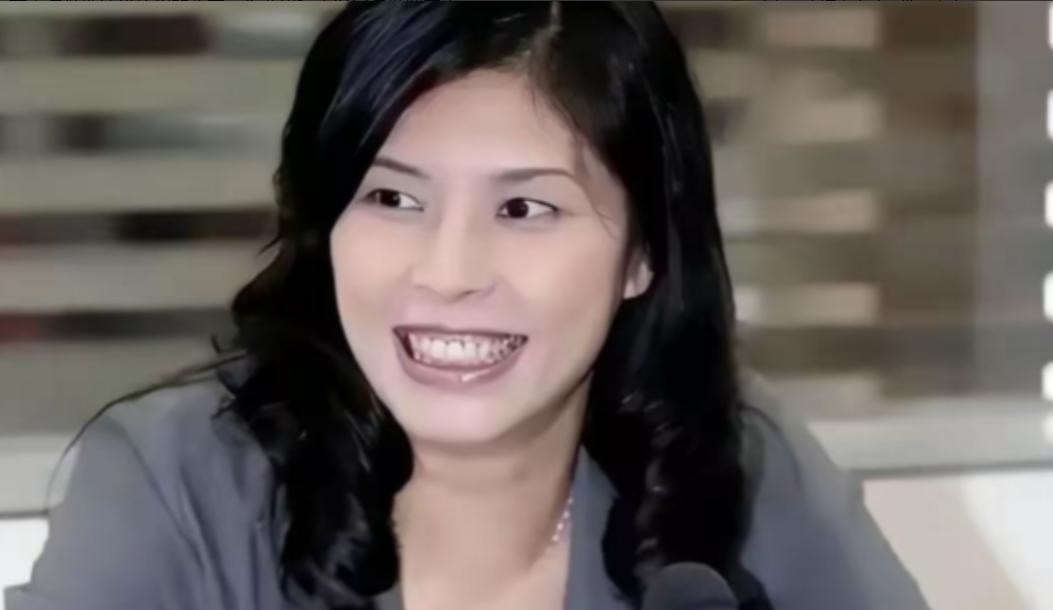 郑丽文太聪明了，主持人提问她去大陆打算先见谁？她回答：说实话，郑丽文跟其他人相比