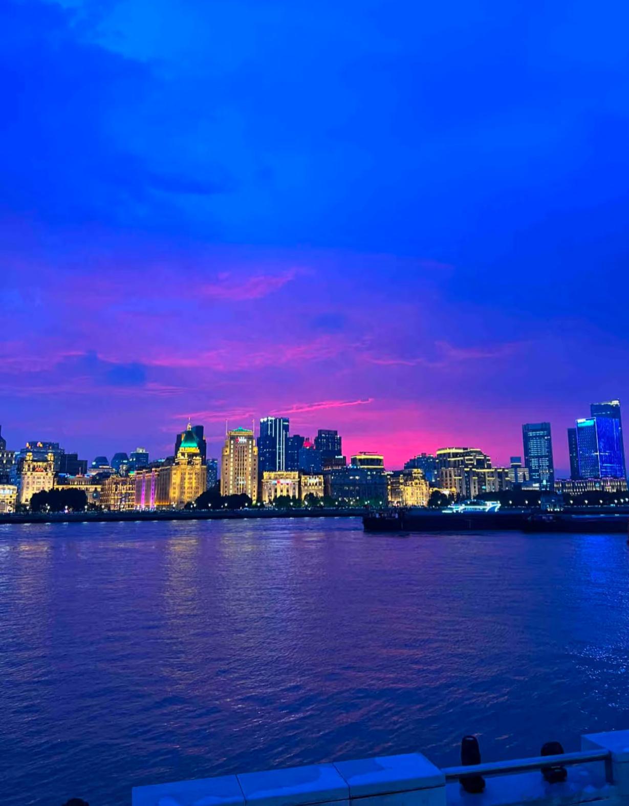 昨晚的江浙沪！这也太震撼了要什么PS滤镜果然大自然才是最好的调色师！上海​​