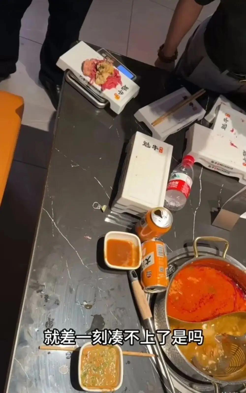 “玩不起了！”黑龙江哈尔滨，一男子去吃火锅自助，他“勤拿少取”，前后拿了40盘菜